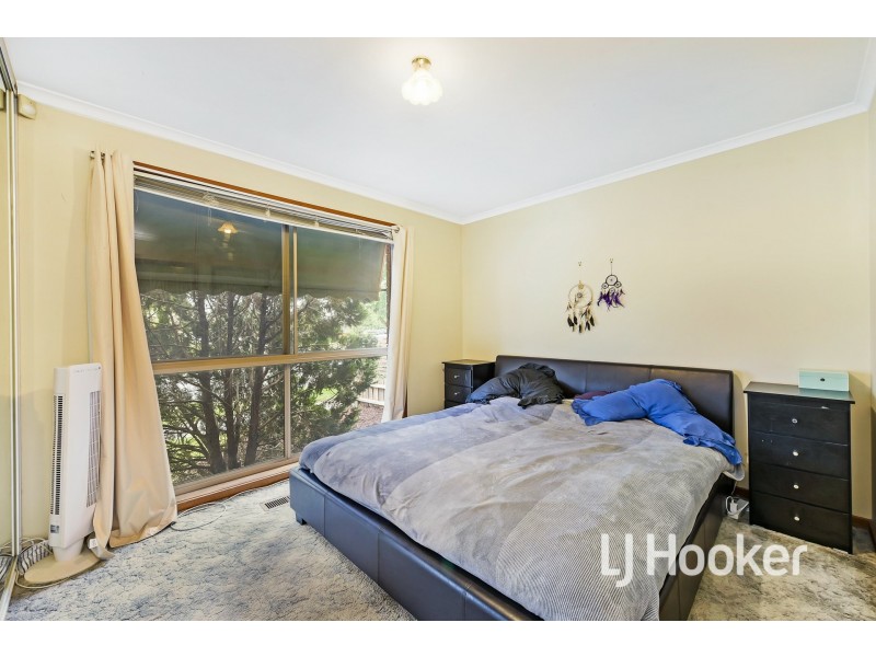 48 Lawless Drive, Cranbourne North VIC 3977