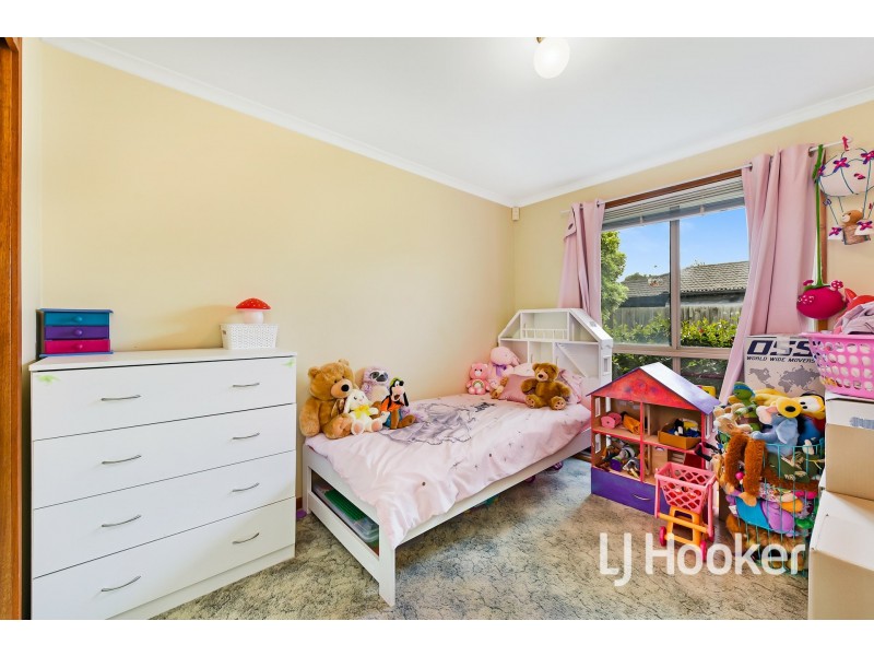 48 Lawless Drive, Cranbourne North VIC 3977