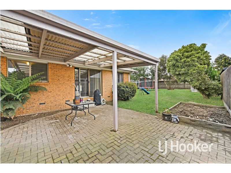 48 Lawless Drive, Cranbourne North VIC 3977