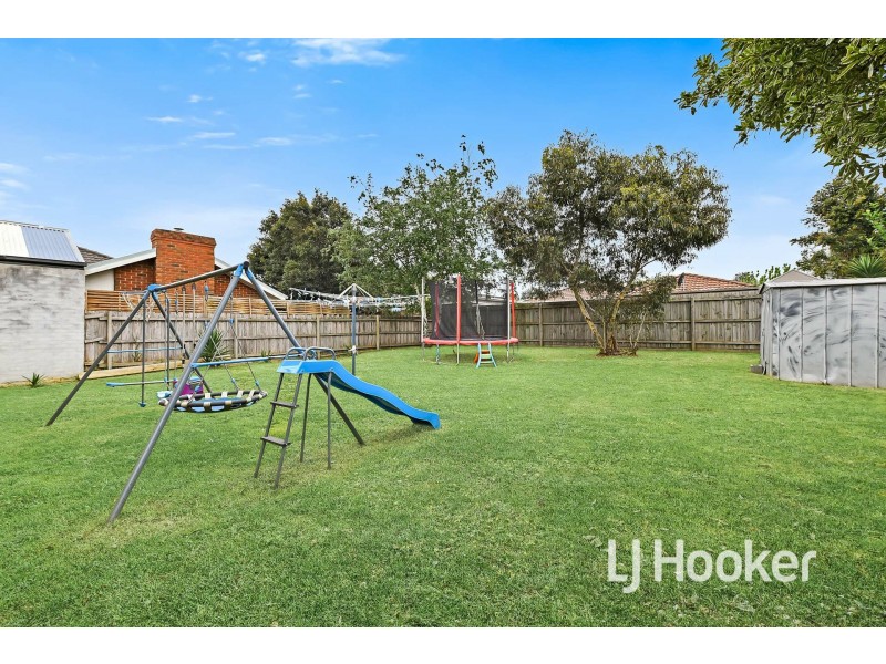 48 Lawless Drive, Cranbourne North VIC 3977