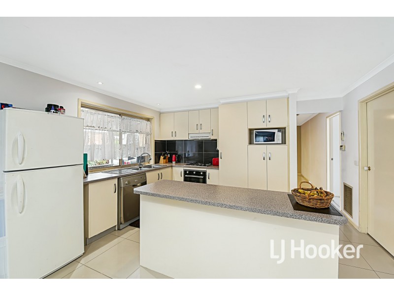 26 Merrijig Avenue, Cranbourne VIC 3977