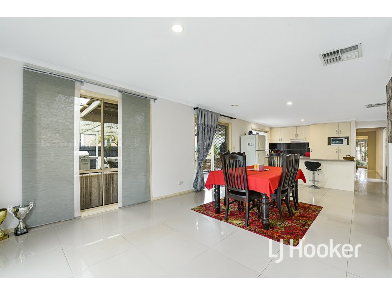 26 Merrijig Avenue, Cranbourne VIC 3977