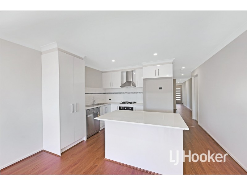 11 Darkum Street, Clyde VIC 3978