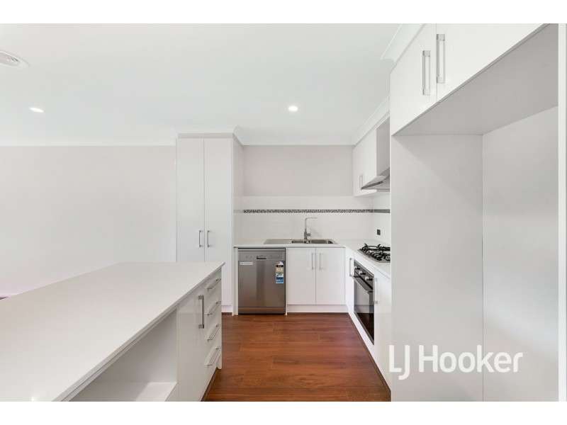 11 Darkum Street, Clyde VIC 3978