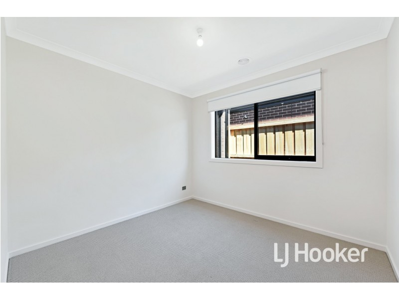 11 Darkum Street, Clyde VIC 3978