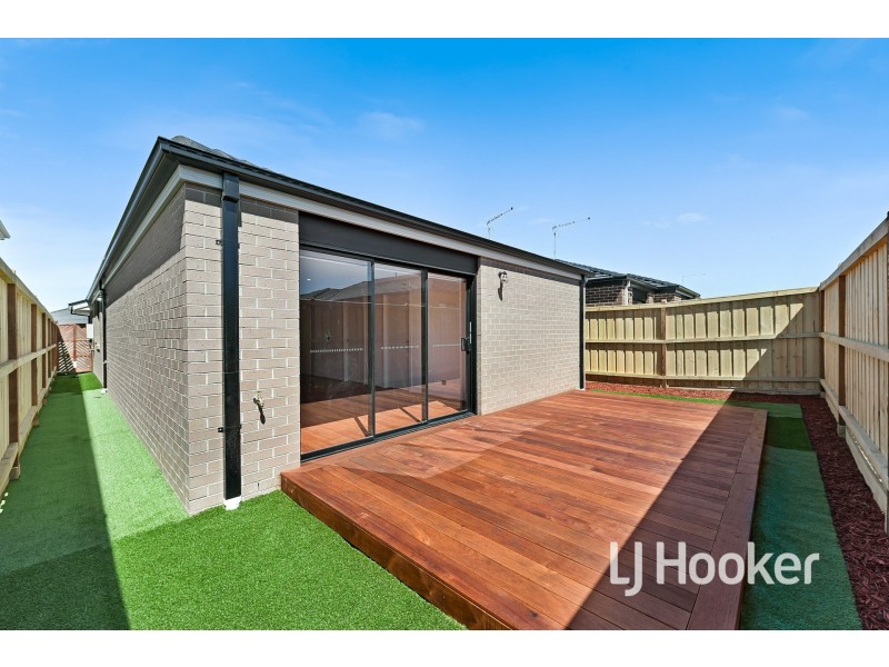 11 Darkum Street, Clyde VIC 3978