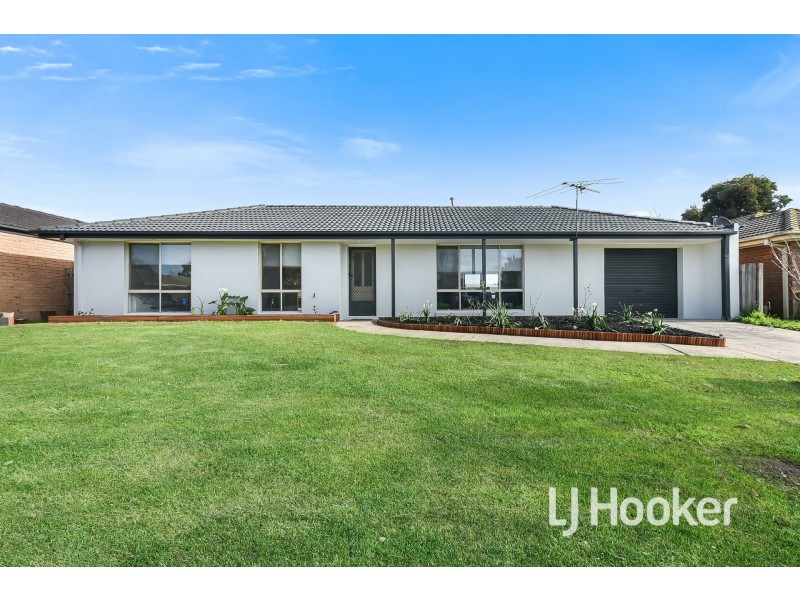 71 Gipps Crescent, Cranbourne North VIC 3977
