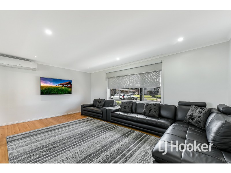 71 Gipps Crescent, Cranbourne North VIC 3977