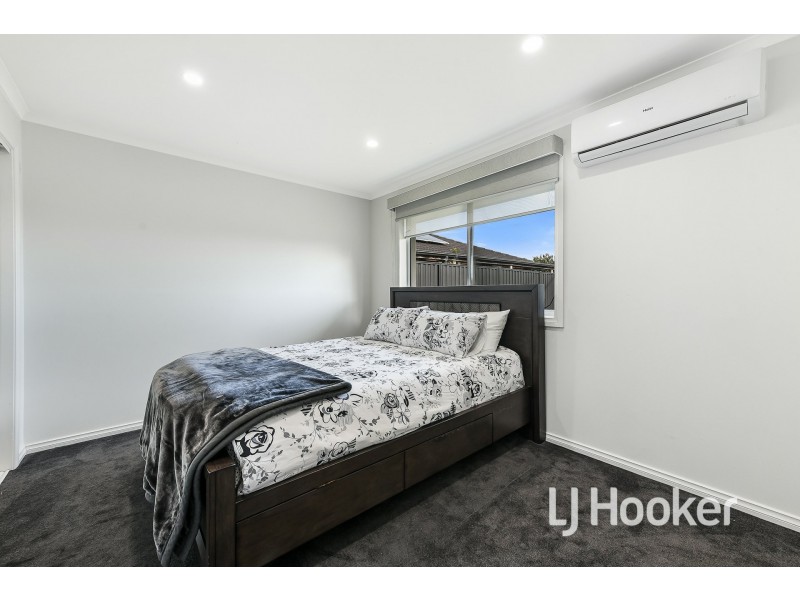 71 Gipps Crescent, Cranbourne North VIC 3977