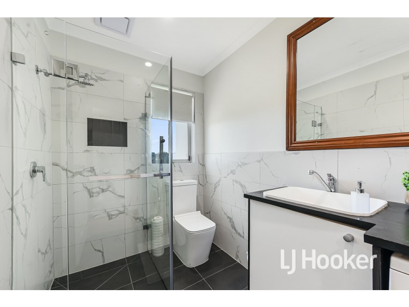 71 Gipps Crescent, Cranbourne North VIC 3977