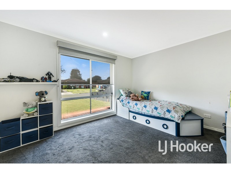 71 Gipps Crescent, Cranbourne North VIC 3977