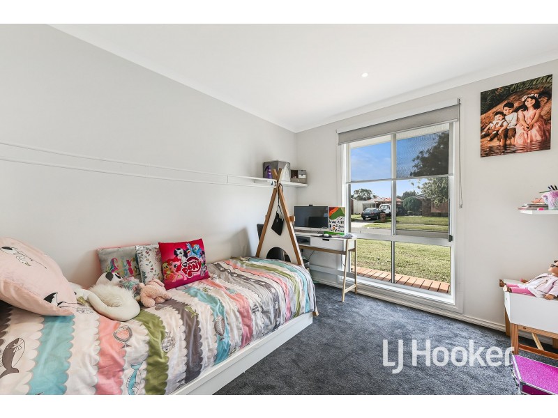 71 Gipps Crescent, Cranbourne North VIC 3977