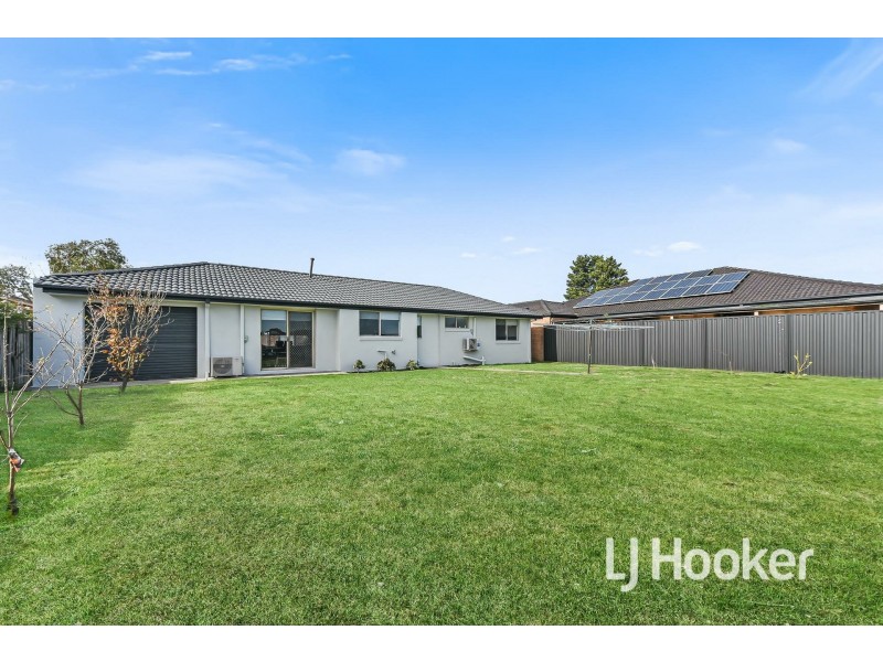 71 Gipps Crescent, Cranbourne North VIC 3977
