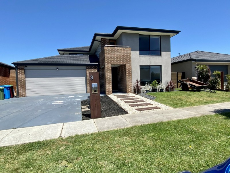 3 Bellsquarry Avenue, Cranbourne East VIC 3977