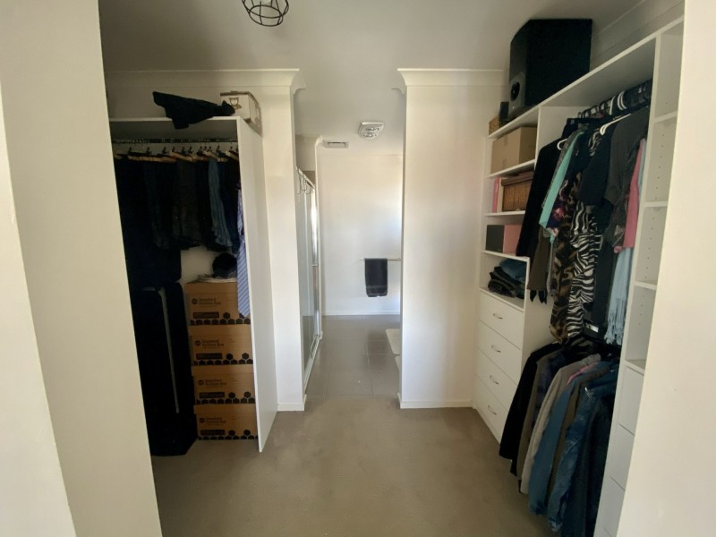 3 Bellsquarry Avenue, Cranbourne East VIC 3977