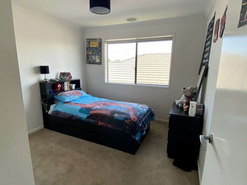 3 Bellsquarry Avenue, Cranbourne East VIC 3977