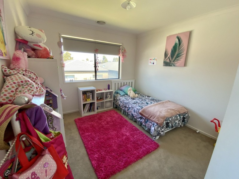 3 Bellsquarry Avenue, Cranbourne East VIC 3977