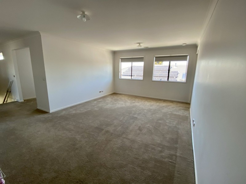 3 Bellsquarry Avenue, Cranbourne East VIC 3977