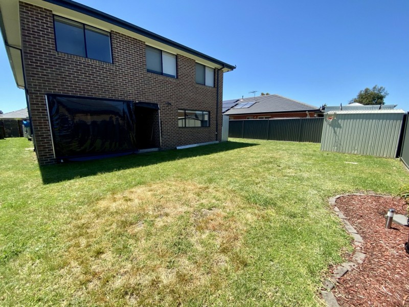 3 Bellsquarry Avenue, Cranbourne East VIC 3977