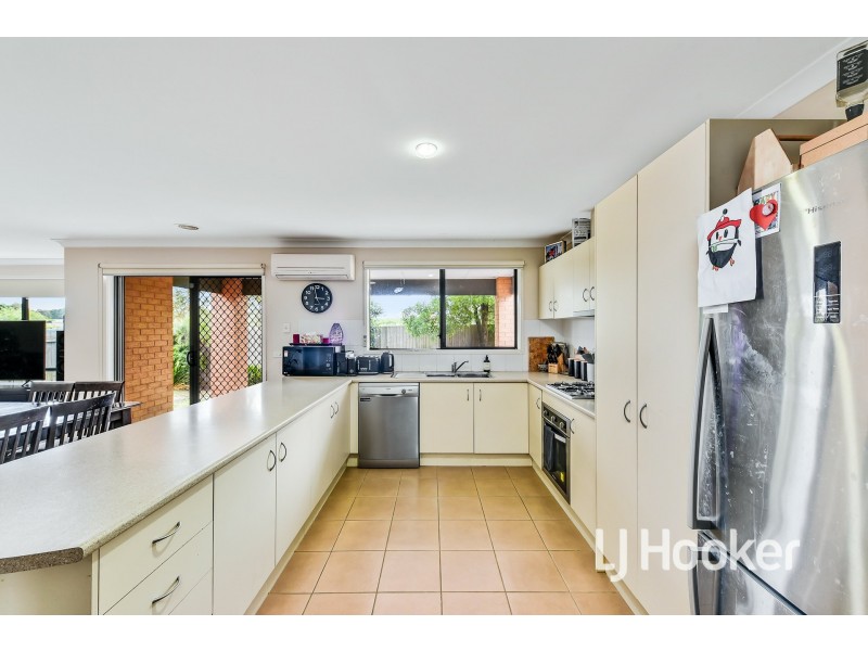 16 St Mellion Court, Cranbourne VIC 3977
