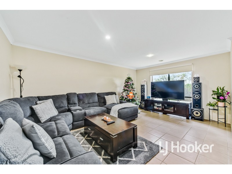 16 St Mellion Court, Cranbourne VIC 3977