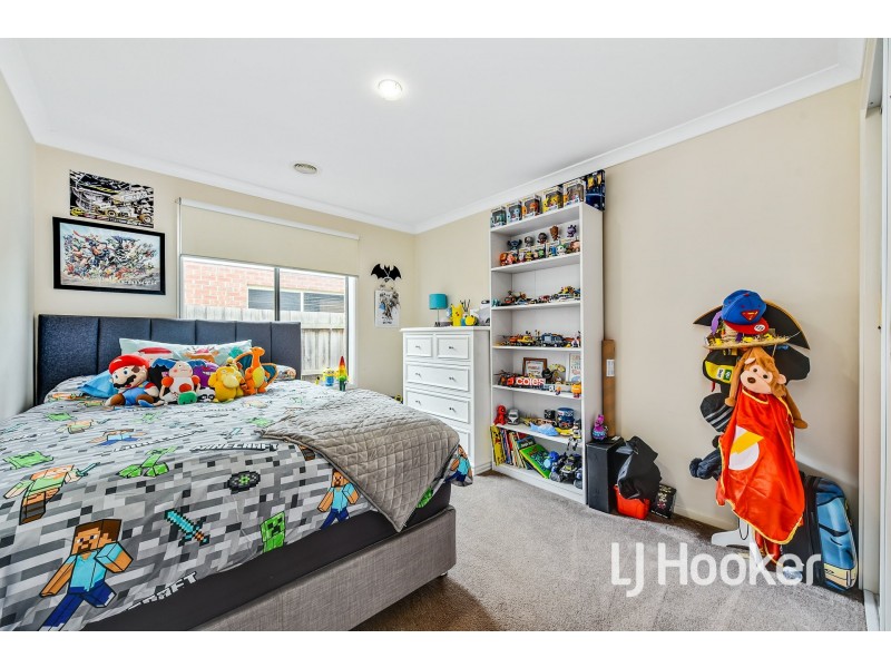 16 St Mellion Court, Cranbourne VIC 3977