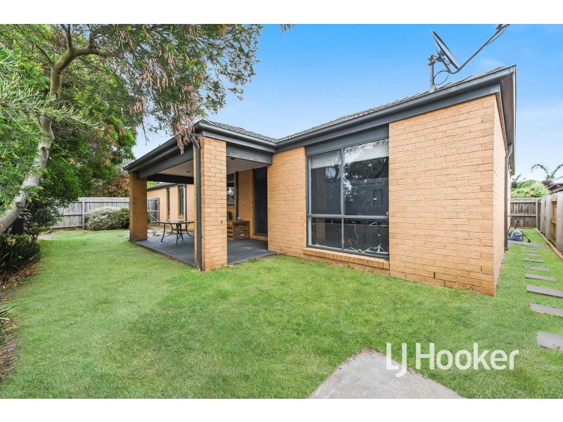 16 St Mellion Court, Cranbourne VIC 3977