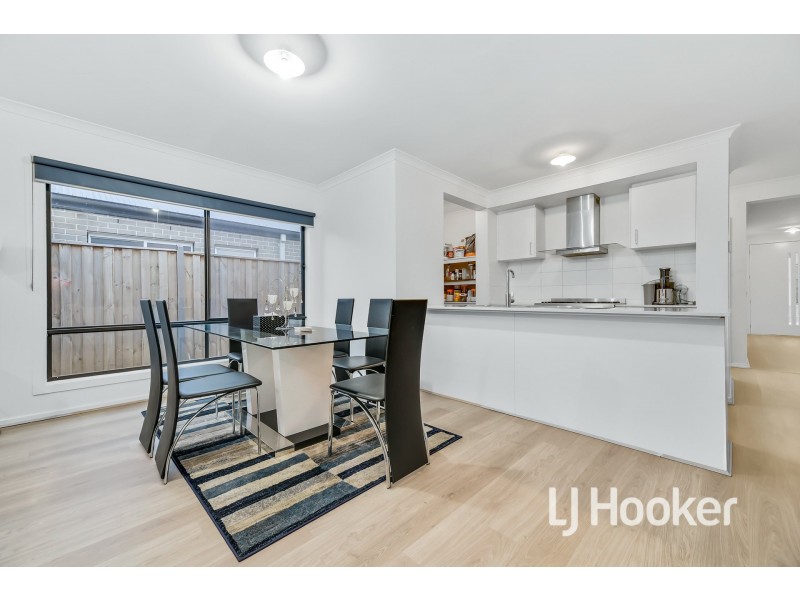 85 Moxham Drive, Clyde North VIC 3978