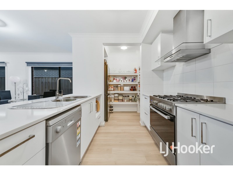 85 Moxham Drive, Clyde North VIC 3978