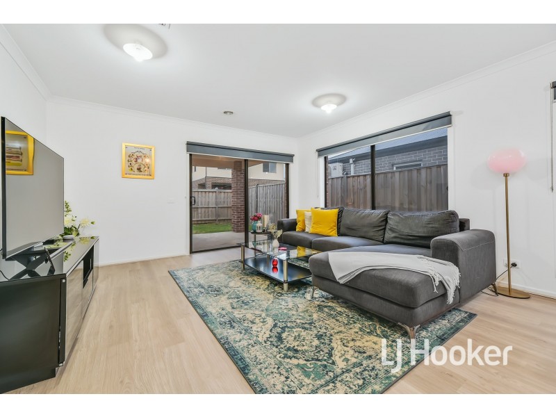 85 Moxham Drive, Clyde North VIC 3978