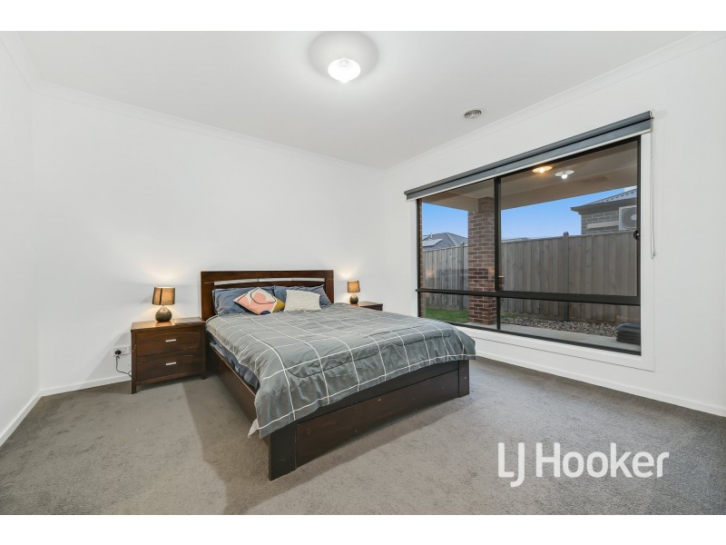 85 Moxham Drive, Clyde North VIC 3978