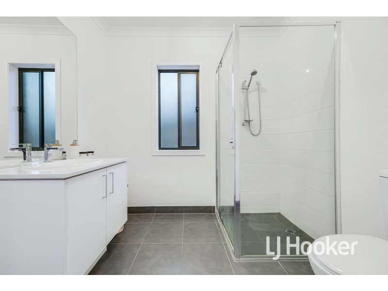 85 Moxham Drive, Clyde North VIC 3978