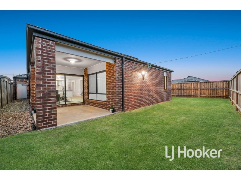 85 Moxham Drive, Clyde North VIC 3978