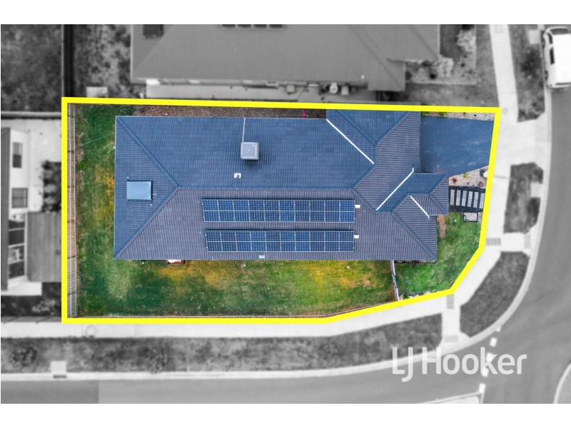 85 Moxham Drive, Clyde North VIC 3978