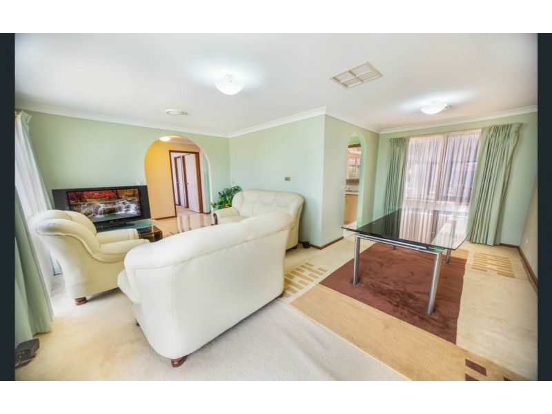 30 Michelle Drive, Hampton Park VIC 3976