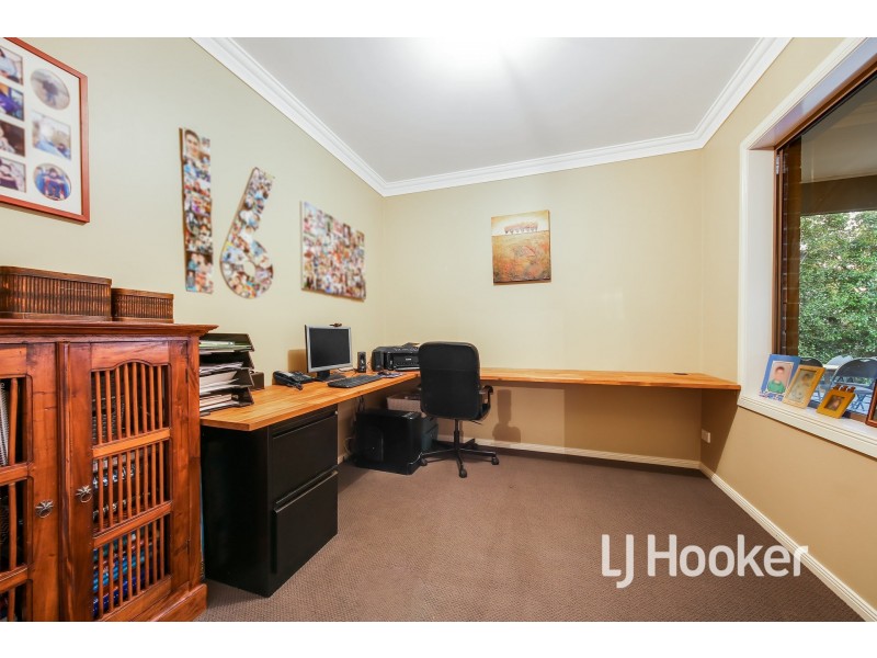 4 Carnavon Street, Cranbourne East VIC 3977
