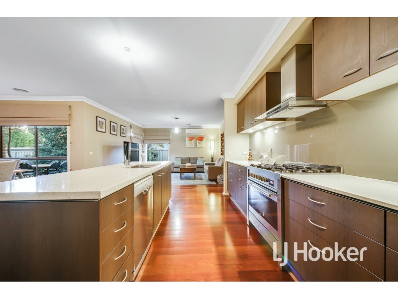 4 Carnavon Street, Cranbourne East VIC 3977