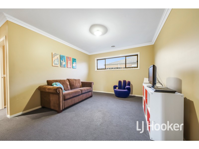 4 Carnavon Street, Cranbourne East VIC 3977