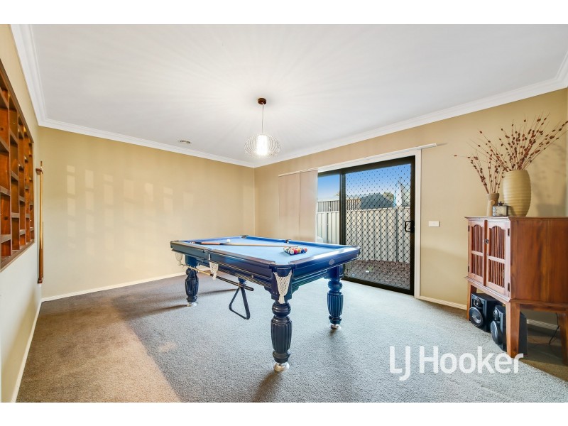 4 Carnavon Street, Cranbourne East VIC 3977