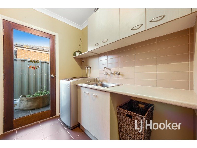 4 Carnavon Street, Cranbourne East VIC 3977