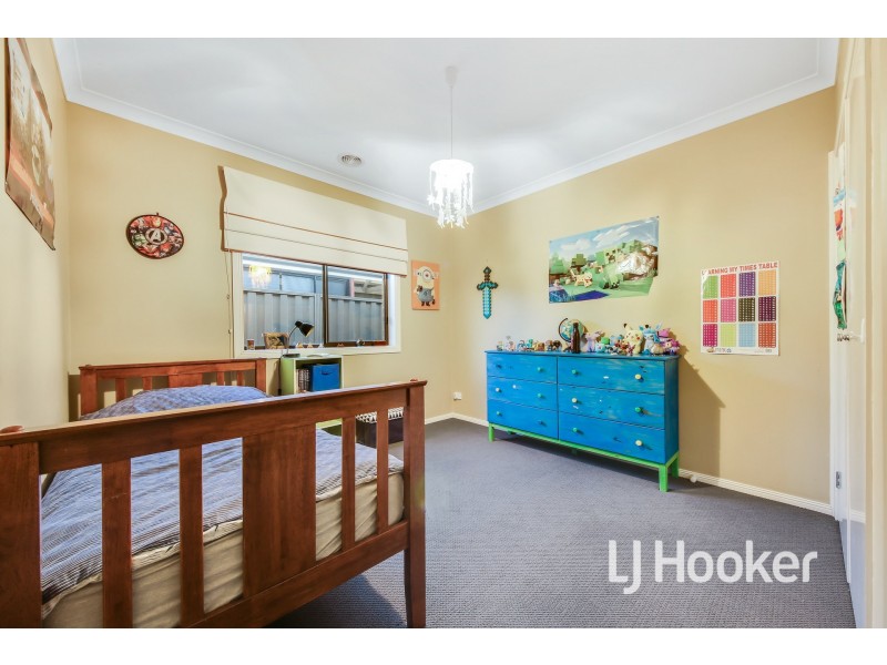 4 Carnavon Street, Cranbourne East VIC 3977