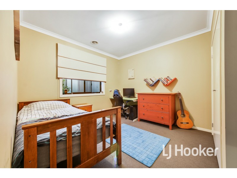 4 Carnavon Street, Cranbourne East VIC 3977