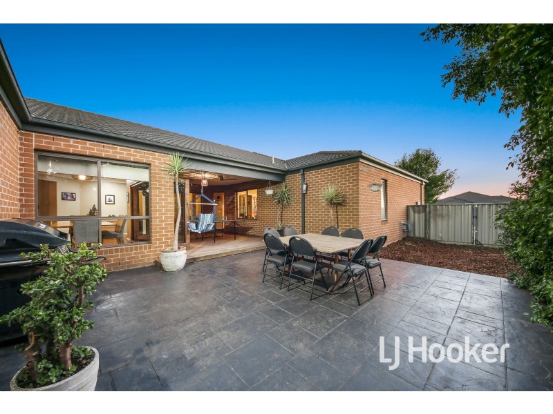 4 Carnavon Street, Cranbourne East VIC 3977