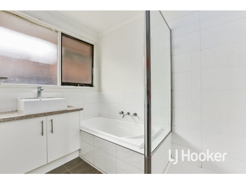 1/43 Wentworth Street, Cranbourne North VIC 3977