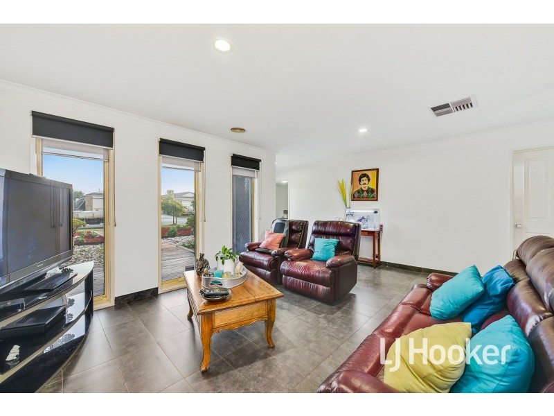 52 Kingdom Drive, Cranbourne VIC 3977