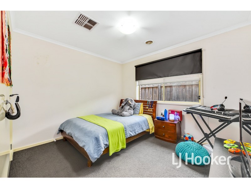 52 Kingdom Drive, Cranbourne VIC 3977