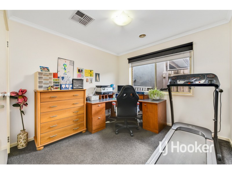 52 Kingdom Drive, Cranbourne VIC 3977