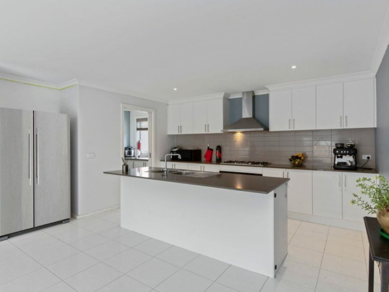 4 Firebird Street, Cranbourne East VIC 3977