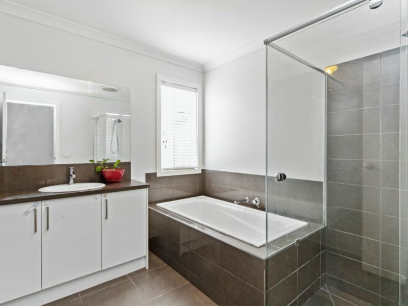 4 Firebird Street, Cranbourne East VIC 3977