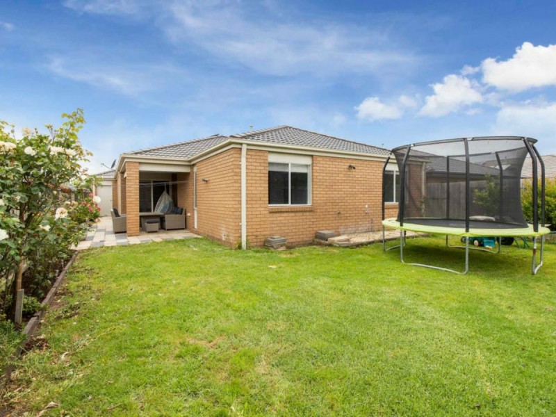 4 Firebird Street, Cranbourne East VIC 3977